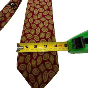 Vintage Burberrys Burberry London 100% Silk Patterened Classic Tie